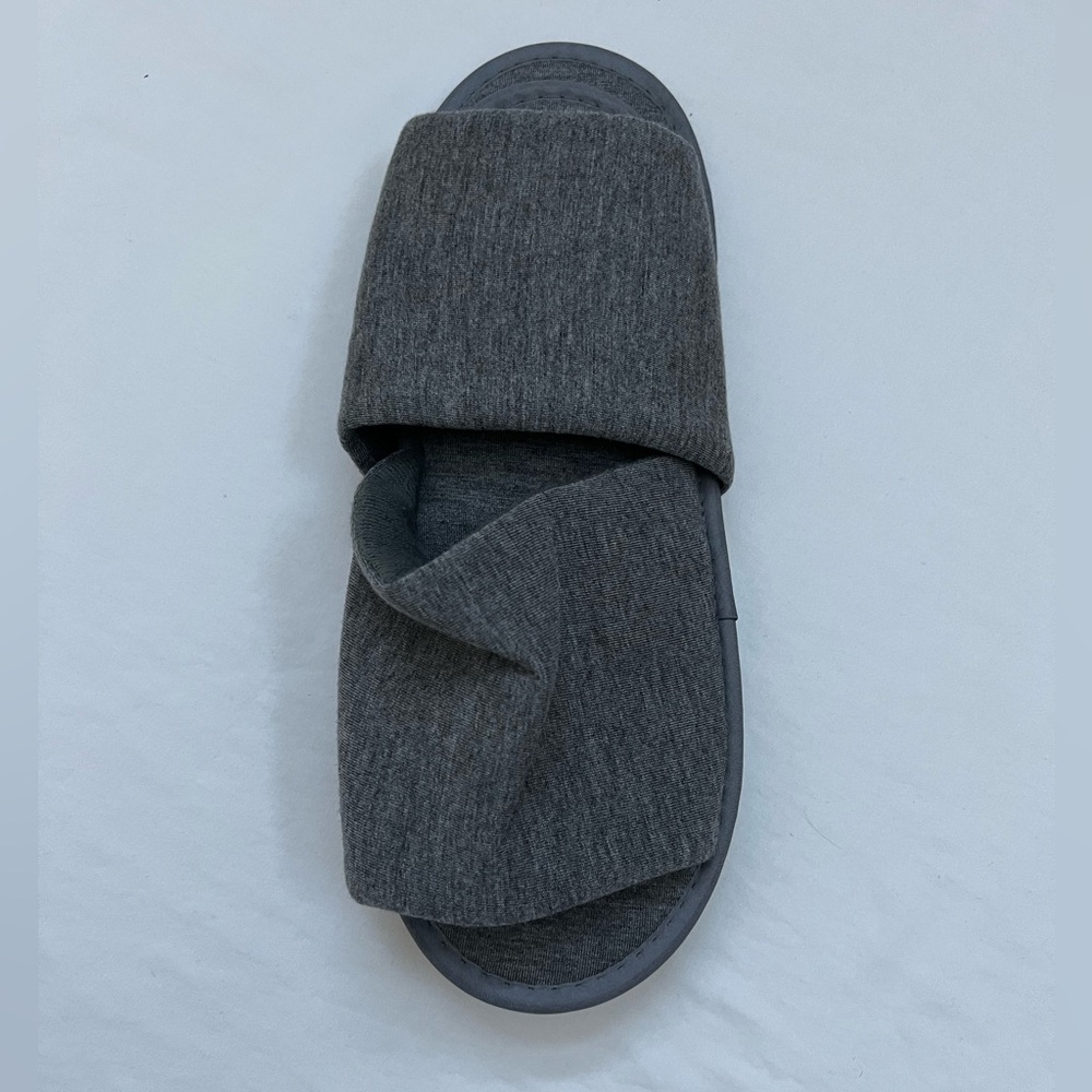 American Nest Slippers 1-size About 11" Gray Knit Texture Packaged Bag NEW - Picture 5 of 8